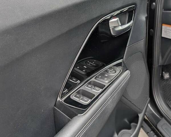 Черный Киа Niro, объемом двигателя 1.58 л и пробегом 33 тыс. км за 22600 $, фото 12 на Automoto.ua