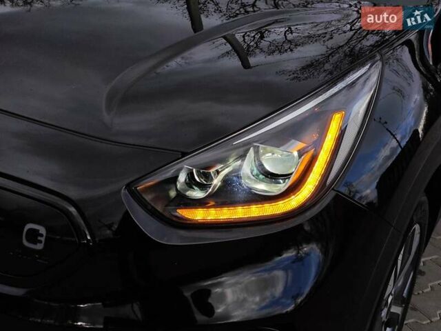 Чорний Кіа Niro, об'ємом двигуна 0 л та пробігом 115 тис. км за 20700 $, фото 4 на Automoto.ua