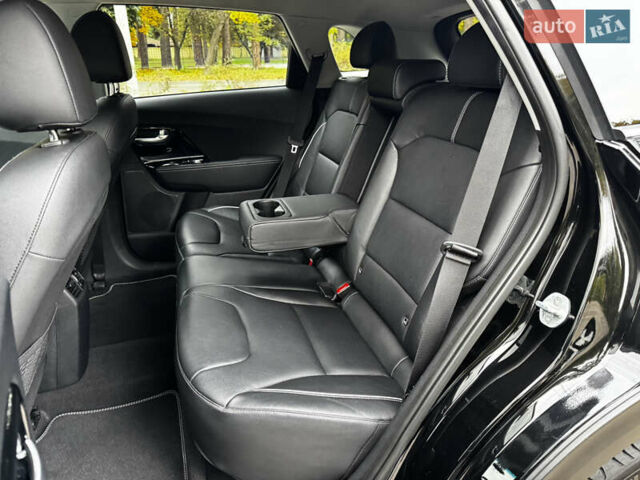 Чорний Кіа Niro, об'ємом двигуна 0 л та пробігом 107 тис. км за 20500 $, фото 49 на Automoto.ua
