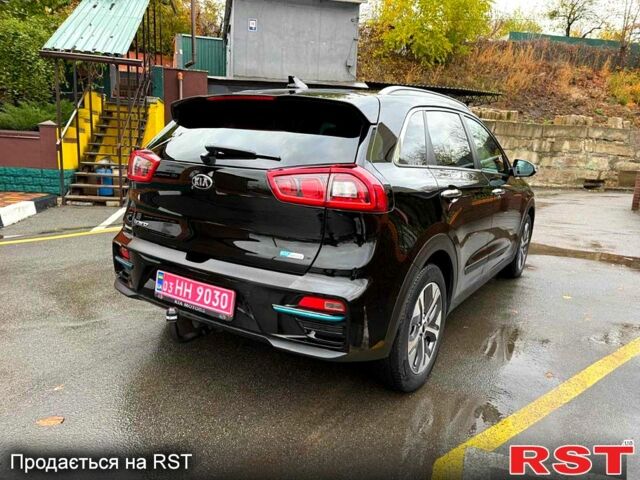Черный Киа Niro, объемом двигателя 64 л и пробегом 85 тыс. км за 19500 $, фото 2 на Automoto.ua