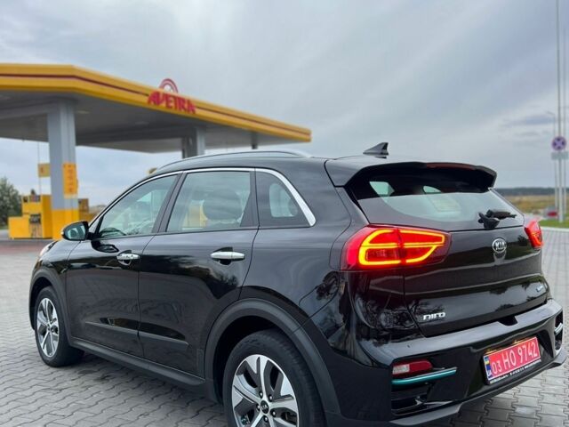 Черный Киа Niro, объемом двигателя 0 л и пробегом 106 тыс. км за 17900 $, фото 2 на Automoto.ua