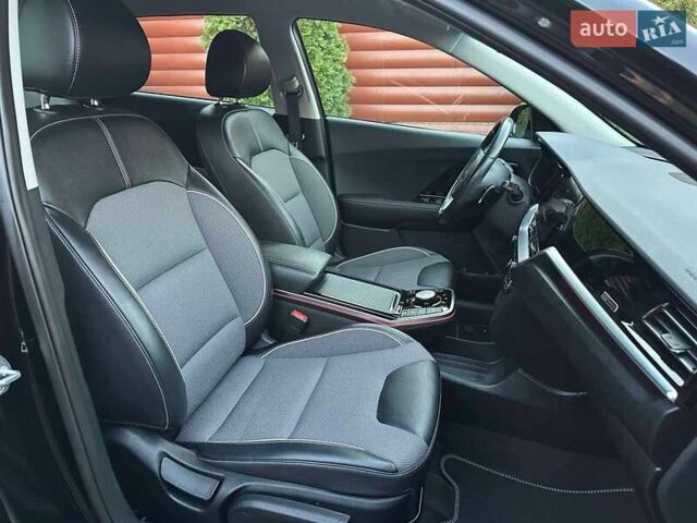 Чорний Кіа Niro, об'ємом двигуна 0 л та пробігом 126 тис. км за 19500 $, фото 28 на Automoto.ua
