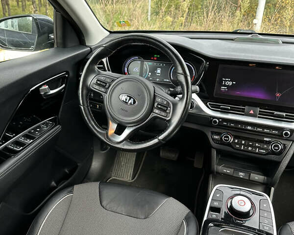 Киа Niro 2020 в Золочев на Automoto.ua Черный Киа Niro, объемом двигателя 0 л и пробегом 145 тыс. км за 18150 $, фото 27 на Automoto.ua