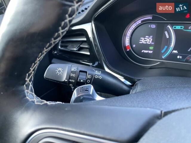 Чорний Кіа Niro, об'ємом двигуна 0 л та пробігом 88 тис. км за 21900 $, фото 31 на Automoto.ua