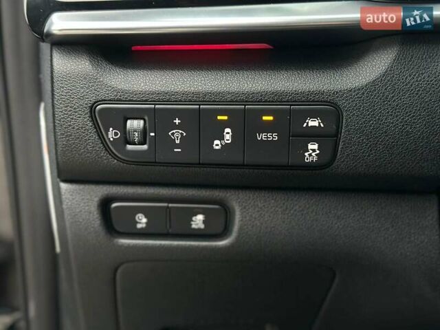 Чорний Кіа Niro, об'ємом двигуна 0 л та пробігом 134 тис. км за 18950 $, фото 22 на Automoto.ua