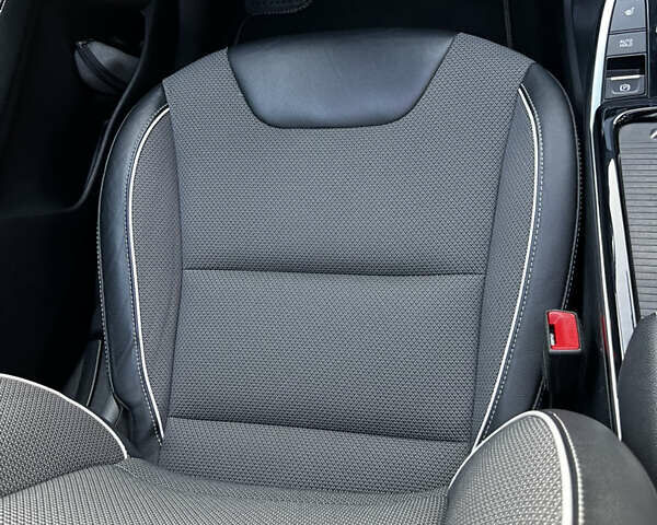 Чорний Кіа Niro, об'ємом двигуна 0 л та пробігом 65 тис. км за 16499 $, фото 35 на Automoto.ua