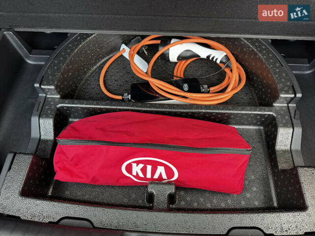 Черный Киа Niro, объемом двигателя 0 л и пробегом 78 тыс. км за 21700 $, фото 68 на Automoto.ua