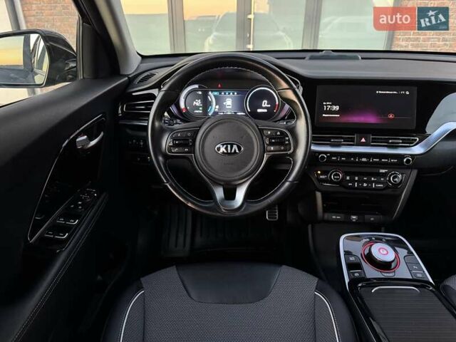Черный Киа Niro, объемом двигателя 0 л и пробегом 110 тыс. км за 17999 $, фото 43 на Automoto.ua