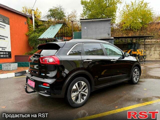 Черный Киа Niro, объемом двигателя 64 л и пробегом 85 тыс. км за 19500 $, фото 3 на Automoto.ua