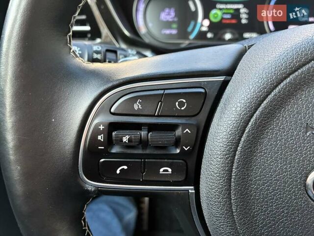Черный Киа Niro, объемом двигателя 0 л и пробегом 105 тыс. км за 20500 $, фото 86 на Automoto.ua