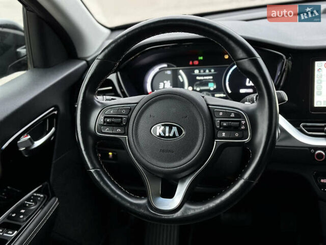 Чорний Кіа Niro, об'ємом двигуна 0 л та пробігом 130 тис. км за 18300 $, фото 50 на Automoto.ua