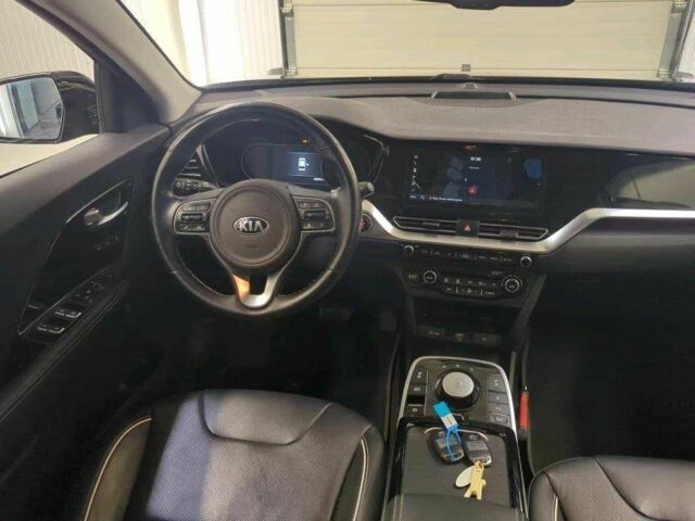 Чорний Кіа Niro, об'ємом двигуна 0 л та пробігом 81 тис. км за 18588 $, фото 7 на Automoto.ua