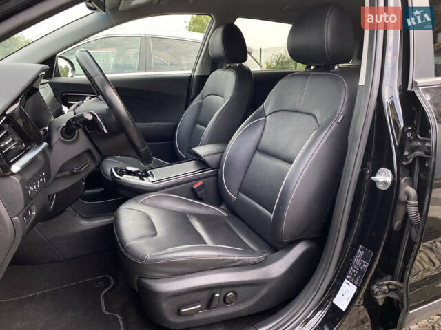 Чорний Кіа Niro, об'ємом двигуна 0 л та пробігом 64 тис. км за 23700 $, фото 39 на Automoto.ua