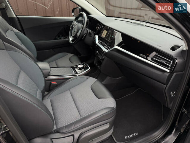 Черный Киа Niro, объемом двигателя 0 л и пробегом 61 тыс. км за 19300 $, фото 18 на Automoto.ua