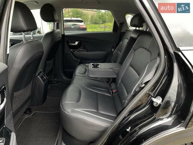 Чорний Кіа Niro, об'ємом двигуна 0 л та пробігом 131 тис. км за 21500 $, фото 57 на Automoto.ua