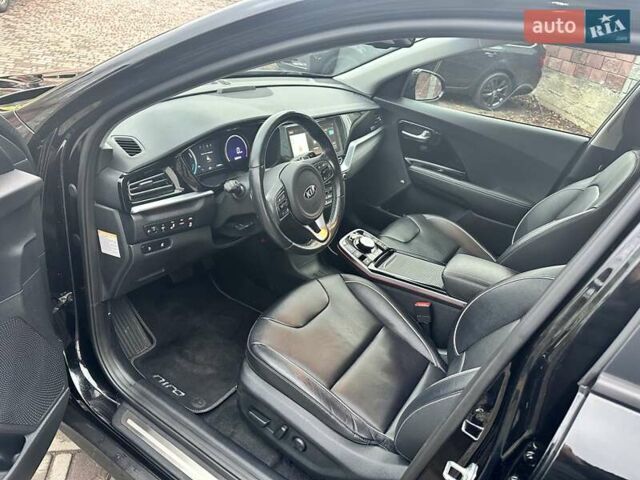 Чорний Кіа Niro, об'ємом двигуна 0 л та пробігом 104 тис. км за 20923 $, фото 11 на Automoto.ua
