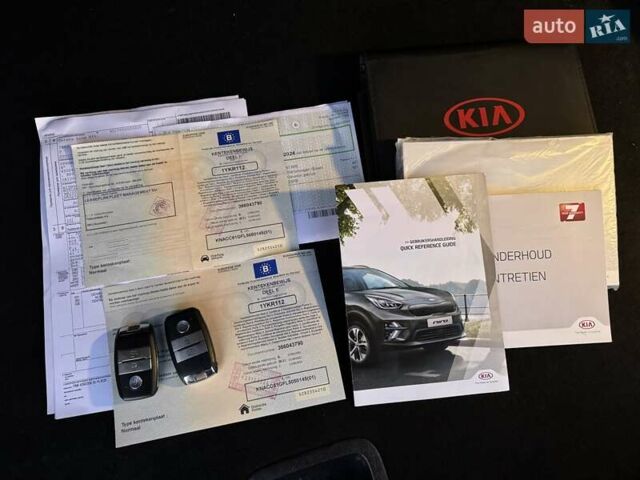 Черный Киа Niro, объемом двигателя 0 л и пробегом 110 тыс. км за 17999 $, фото 4 на Automoto.ua