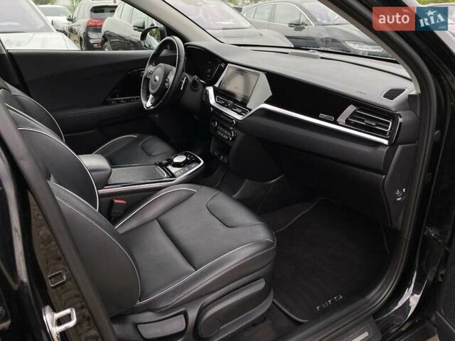 Чорний Кіа Niro, об'ємом двигуна 0 л та пробігом 131 тис. км за 21500 $, фото 63 на Automoto.ua