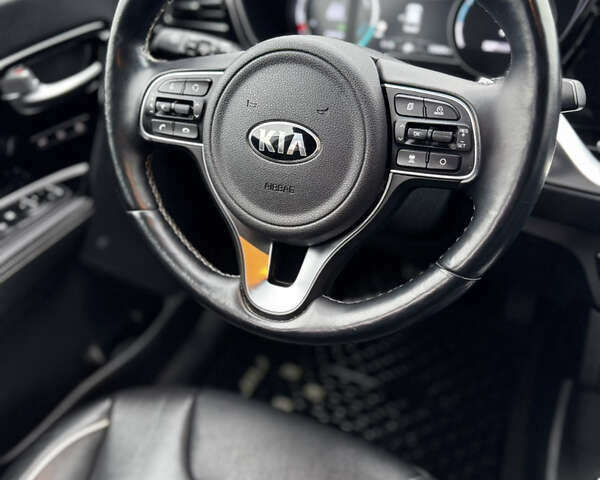 Черный Киа Niro, объемом двигателя 0 л и пробегом 159 тыс. км за 18950 $, фото 14 на Automoto.ua