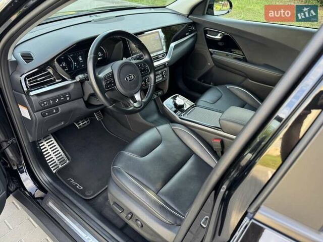 Черный Киа Niro, объемом двигателя 0 л и пробегом 98 тыс. км за 20999 $, фото 1 на Automoto.ua