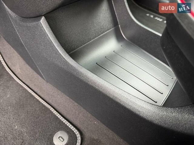 Чорний Кіа Niro, об'ємом двигуна 0 л та пробігом 89 тис. км за 20799 $, фото 58 на Automoto.ua