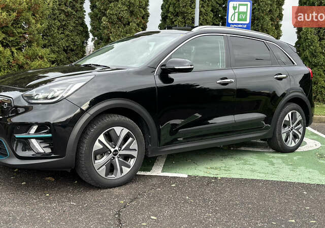 Чорний Кіа Niro, об'ємом двигуна 0 л та пробігом 110 тис. км за 19500 $, фото 31 на Automoto.ua