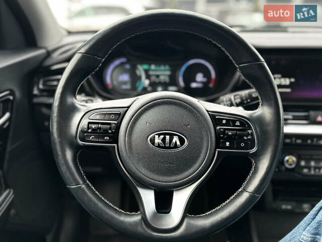 Черный Киа Niro, объемом двигателя 0 л и пробегом 158 тыс. км за 17800 $, фото 11 на Automoto.ua