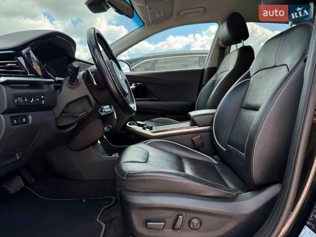 Чорний Кіа Niro, об'ємом двигуна 0 л та пробігом 69 тис. км за 23200 $, фото 34 на Automoto.ua
