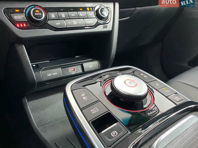 Чорний Кіа Niro, об'ємом двигуна 0 л та пробігом 70 тис. км за 22350 $, фото 27 на Automoto.ua