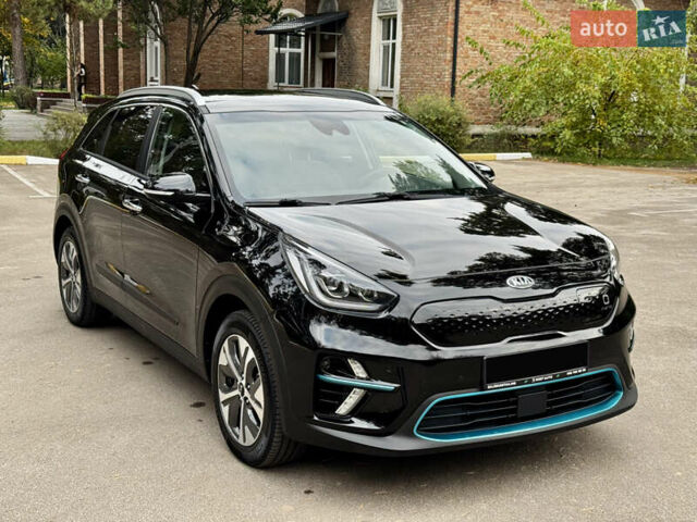 Чорний Кіа Niro, об'ємом двигуна 0 л та пробігом 107 тис. км за 20500 $, фото 8 на Automoto.ua