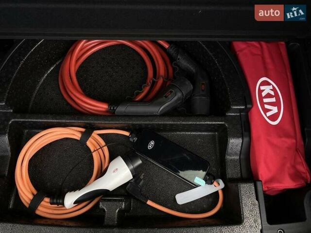 Чорний Кіа Niro, об'ємом двигуна 0 л та пробігом 131 тис. км за 21500 $, фото 60 на Automoto.ua
