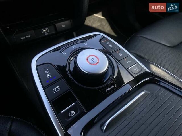 Чорний Кіа Niro, об'ємом двигуна 0 л та пробігом 131 тис. км за 21500 $, фото 6 на Automoto.ua