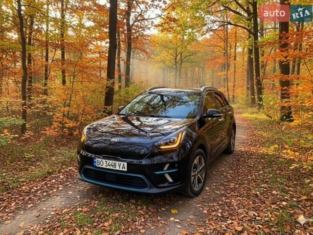 Чорний Кіа Niro, об'ємом двигуна 0 л та пробігом 112 тис. км за 19850 $, фото 6 на Automoto.ua