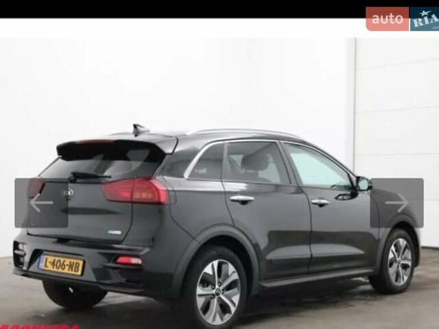 Чорний Кіа Niro, об'ємом двигуна 0 л та пробігом 65 тис. км за 16499 $, фото 5 на Automoto.ua