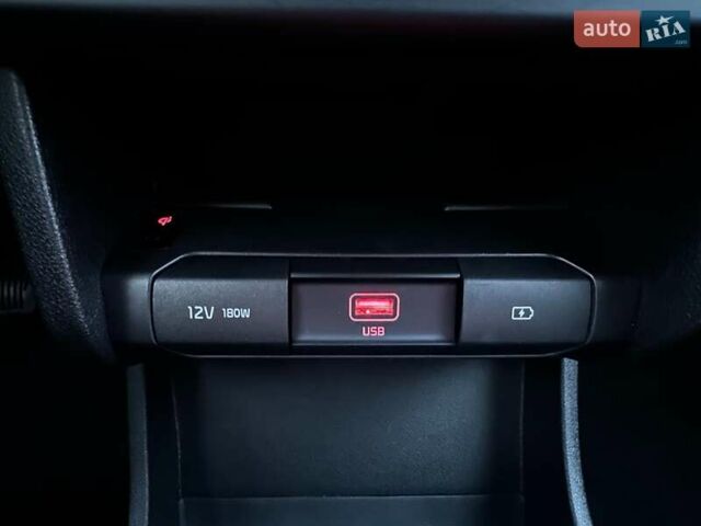 Чорний Кіа Niro, об'ємом двигуна 0 л та пробігом 35 тис. км за 24400 $, фото 62 на Automoto.ua