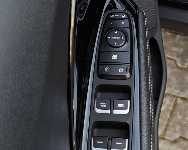 Черный Киа Niro, объемом двигателя 0 л и пробегом 115 тыс. км за 19999 $, фото 48 на Automoto.ua