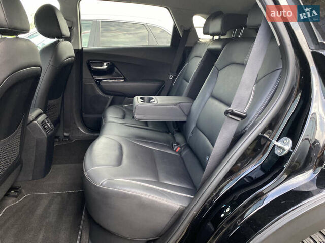 Чорний Кіа Niro, об'ємом двигуна 0 л та пробігом 64 тис. км за 23700 $, фото 89 на Automoto.ua