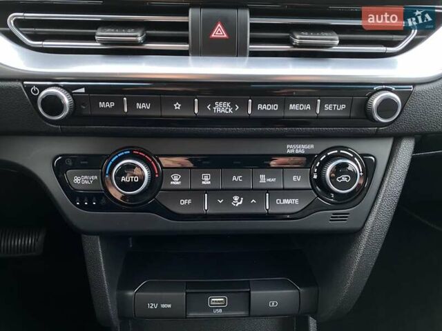 Чорний Кіа Niro, об'ємом двигуна 0 л та пробігом 96 тис. км за 20600 $, фото 45 на Automoto.ua