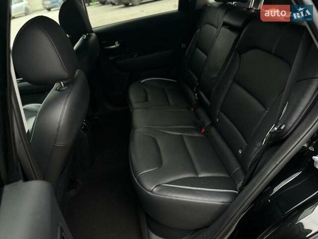 Чорний Кіа Niro, об'ємом двигуна 0 л та пробігом 134 тис. км за 18950 $, фото 29 на Automoto.ua