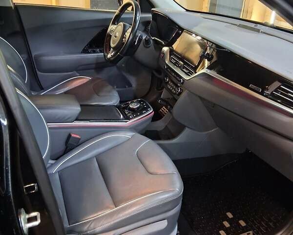 Чорний Кіа Niro, об'ємом двигуна 0 л та пробігом 143 тис. км за 17800 $, фото 16 на Automoto.ua