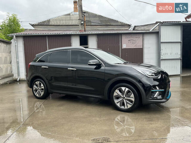 Черный Киа Niro, объемом двигателя 0 л и пробегом 104 тыс. км за 17550 $, фото 3 на Automoto.ua