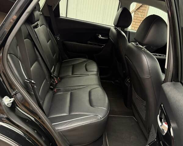 Чорний Кіа Niro, об'ємом двигуна 0 л та пробігом 89 тис. км за 20799 $, фото 66 на Automoto.ua