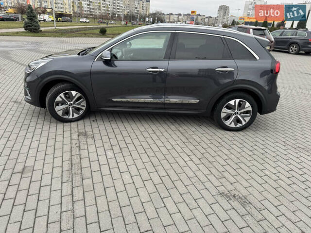 Чорний Кіа Niro, об'ємом двигуна 0 л та пробігом 146 тис. км за 17100 $, фото 4 на Automoto.ua