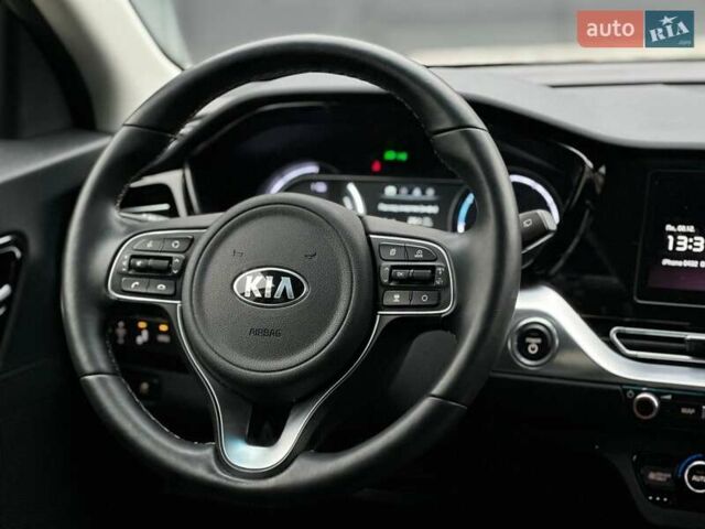 Чорний Кіа Niro, об'ємом двигуна 0 л та пробігом 134 тис. км за 18950 $, фото 33 на Automoto.ua