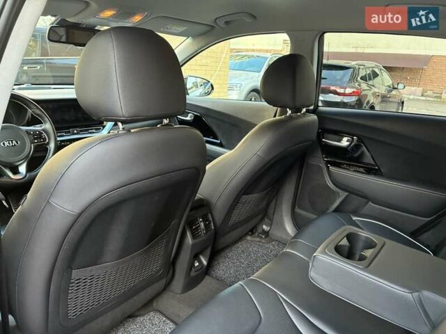 Черный Киа Niro, объемом двигателя 0 л и пробегом 105 тыс. км за 20500 $, фото 60 на Automoto.ua