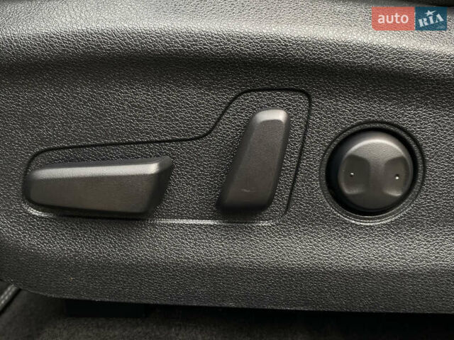 Чорний Кіа Niro, об'ємом двигуна 0 л та пробігом 64 тис. км за 23700 $, фото 40 на Automoto.ua