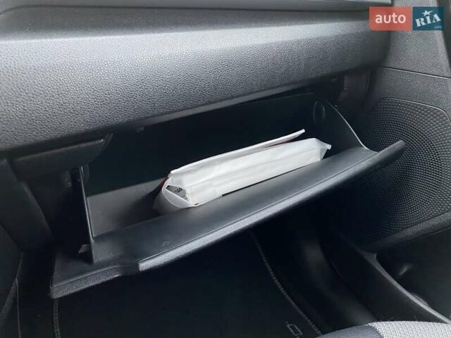 Чорний Кіа Niro, об'ємом двигуна 0 л та пробігом 96 тис. км за 20600 $, фото 50 на Automoto.ua