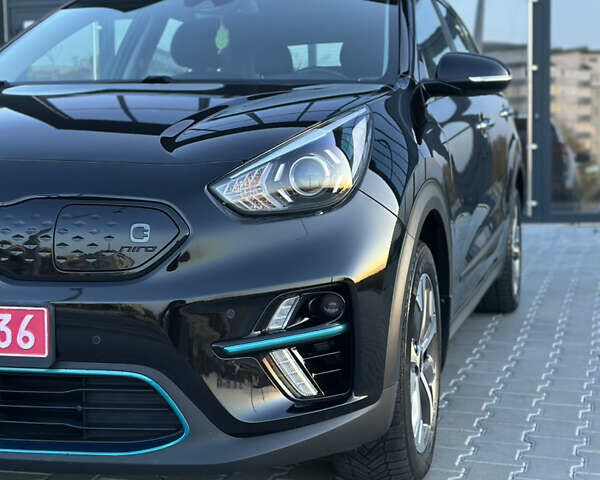 Чорний Кіа Niro, об'ємом двигуна 0 л та пробігом 98 тис. км за 19400 $, фото 16 на Automoto.ua