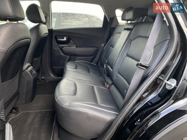Чорний Кіа Niro, об'ємом двигуна 0 л та пробігом 64 тис. км за 23700 $, фото 85 на Automoto.ua