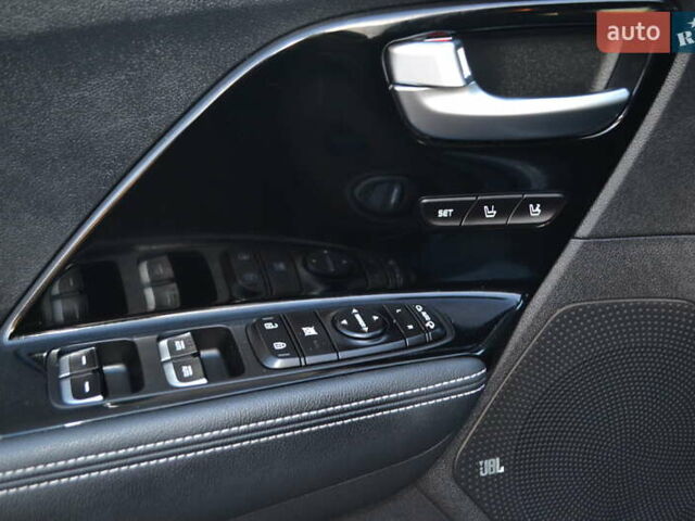 Чорний Кіа Niro, об'ємом двигуна 0 л та пробігом 169 тис. км за 18450 $, фото 30 на Automoto.ua